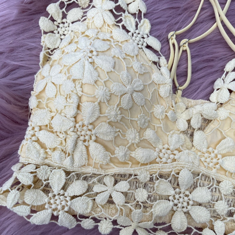 Alya Velour Shorts & True Lace Bralette - Picture 11 of 14